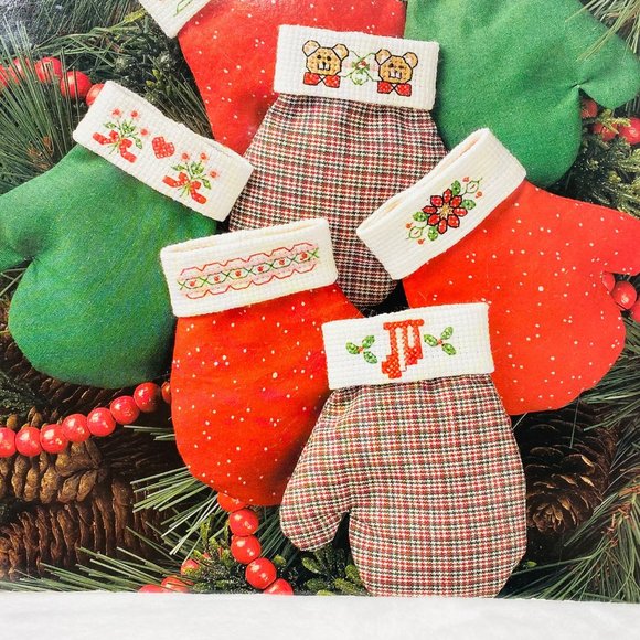 Big Book of Christmas Quickies - Leisure Arts 250+ Cross Stich Patterns - Picture 3 of 11